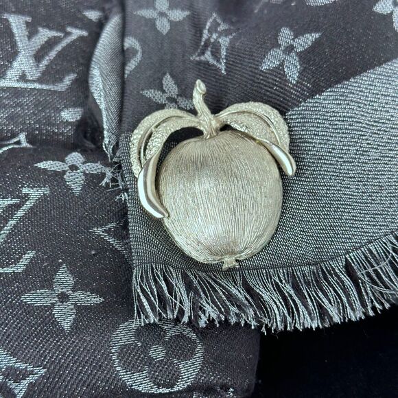 Sarah Coventry Vintage Silver Tone Apple Delight Brooch Pin Fashion Accessory I - Picture 12 of 16